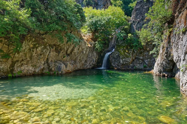 Watervallen in Wasilla "Vathres" in Noord-Griekenland Rechtenvrije Stockfoto's