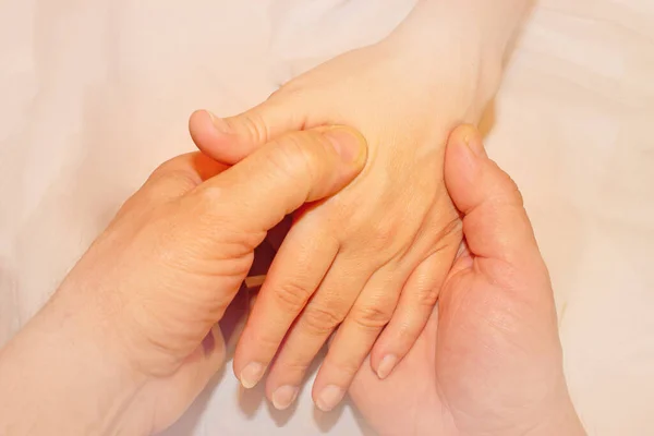 Μασάζ Γυναικεία Χέρια Γυναικεία Χέρια Μασέρ Την Υγεία Των Ασθενών — Φωτογραφία Αρχείου