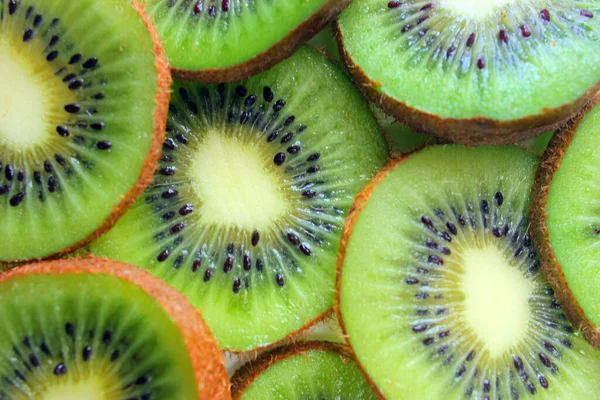 Kiwi Fruits Coupés Morceaux Sur Fond Clair Gros Plan — Photo