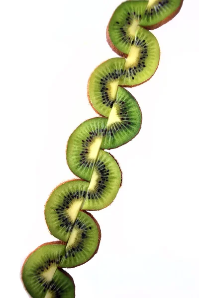Kiwi Frutas Cortadas Pedaços Contra Fundo Leve Close — Fotografia de Stock