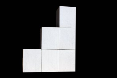 Beyaz küpler istatistik iş grafikleri olarak inşa edilir. Grafik ve grafik, web veri raporu ve sunumu, siyah arkaplanı izole,