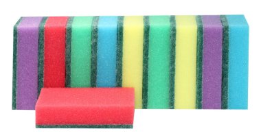 Beyaz arka planda bulaşık yıkamak için süngerler, bulaşık yıkamak için süngerler, bulaşık yıkamak için, temizlik için. Mutfak aksesuarları.