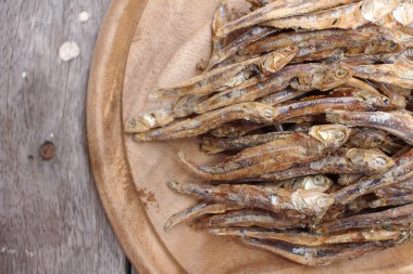 kurutulmuş küçük balık