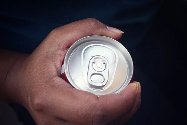 Aluminum can with hand — Stock Photo, Image