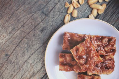 Ahşap arka plan üzerinde elma pasta