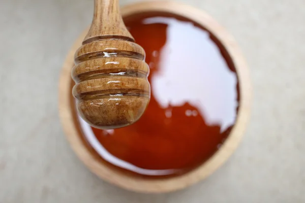 Färsk honung med honung strömstare — Stockfoto