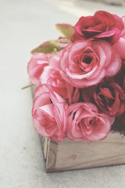 Bela rosa de flores artificiais — Fotografia de Stock