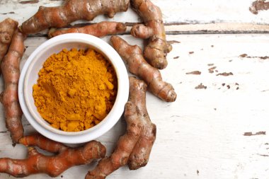 Kökleri ve toz zerdeçal