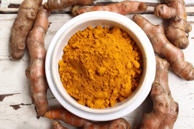 Kökleri ve toz zerdeçal