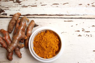 Kökleri ve toz zerdeçal