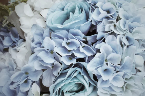 Schöne Rose aus künstlichen Blumen — Stockfoto