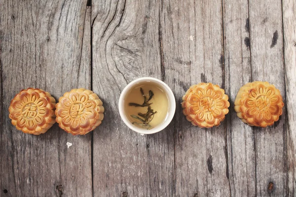 Festival kue bulan dengan teh panas — Stok Foto