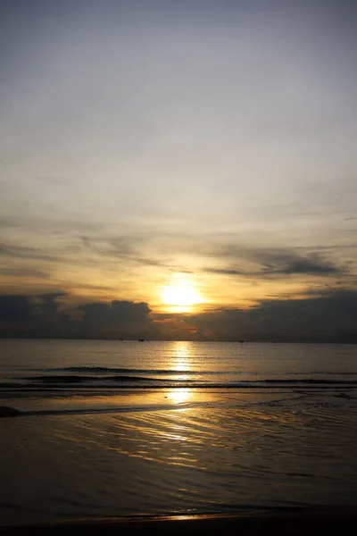 Landschaft Von Sonnenuntergang Orangefarbenem Himmel Und Strand — Stockfoto