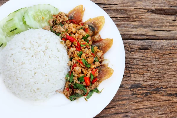 Nasi Babi Kemangi Dengan Telur Goreng Makanan Thailand — Stok Foto