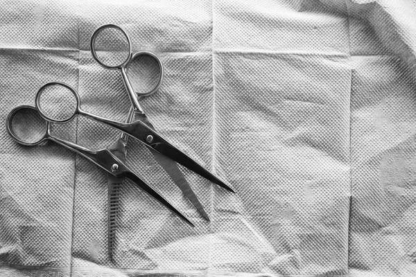 Haarschneideschere Auf Seidenpapier Vintage Hintergrund — Stockfoto