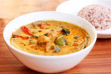 Balık tikka masala ve pilav Hint yemeği