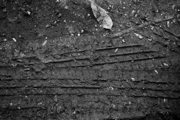 Ślady Czarno Białych Kół Tle Lub Strukturze Gleby — Zdjęcie stockowe
