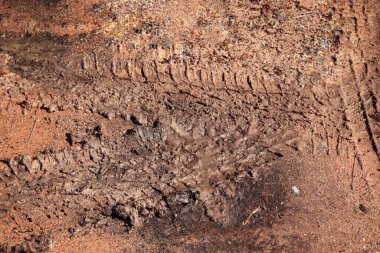 Toprak yol arkaplanı veya desen üzerindeki tekerlek izleri