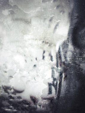 Bulanık su damlaları beyaz ve siyah arkaplan veya doku