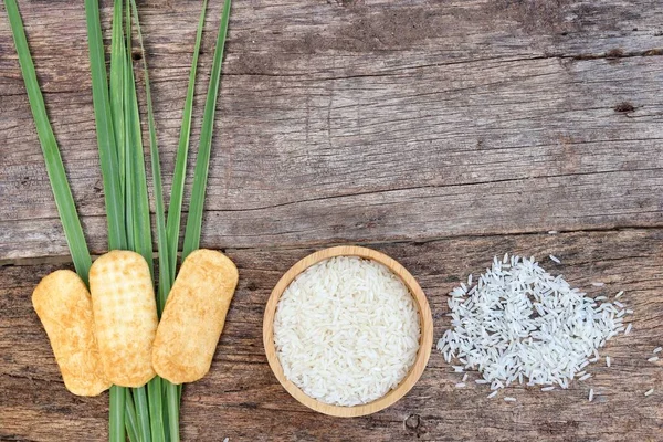 Galletas Arroz Japonesas Senbei Sobre Fondo Mesa Madera Marrón — Foto de Stock