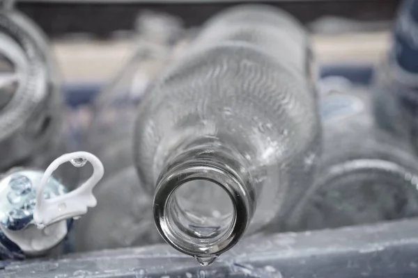 Närbild Tomma Vita Glasflaskor Återvinning Koncept — Stockfoto