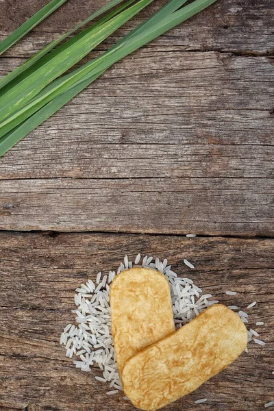 Galletas Arroz Japonesas Senbei Sobre Fondo Mesa Madera Marrón — Foto de Stock