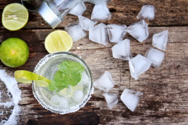 Making Margarita Cocktail Lime Salt Mint Leaves — Stock Photo, Image