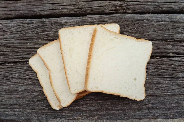 スライスしたローフの近くに白いパンの朝食食品 — ストック写真