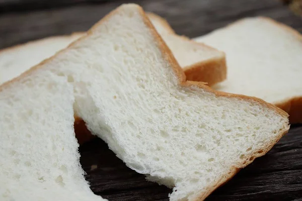 Zbliżenie Plasterki Bochenka Białego Chleba Śniadanie Jedzenie — Zdjęcie stockowe