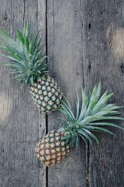 Ananas Tropische Gesunde Früchte Auf Braunem Holz Tischhintergrund — Stockfoto