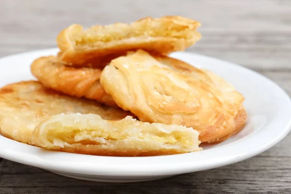 Hotteok Panqueque Postre Coreano Plato Sobre Fondo Mesa Madera — Foto de Stock