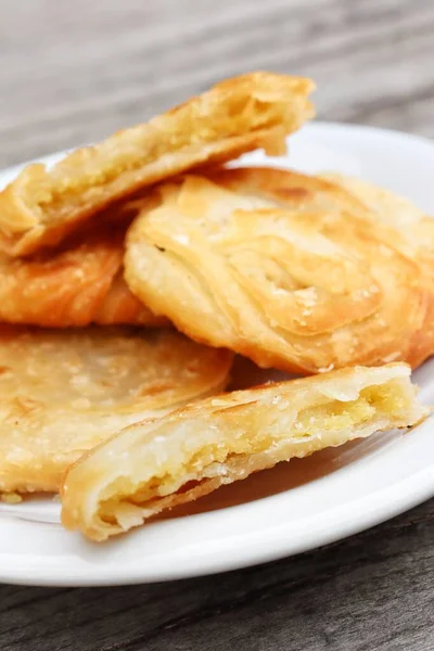 Hotteok Pannenkoek Koreaans Dessert Plaat Houten Tafel Achtergrond — Stockfoto