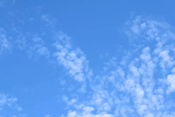 Tájkép Fehér Felhők Kék Időjárás — Stock Fotó