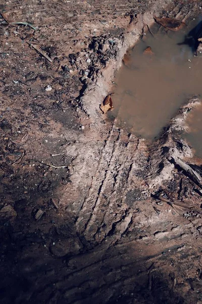 Toprak Yol Arkaplanındaki Tekerlek Izleri Veya Desen Ayarlı Vsco Ile — Stok fotoğraf