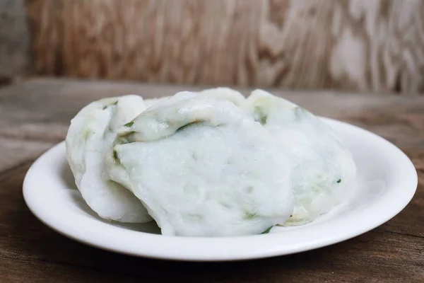 Ånga Dumplings Gräslök Kinesisk Mat Trä Bord Bakgrund — Stockfoto