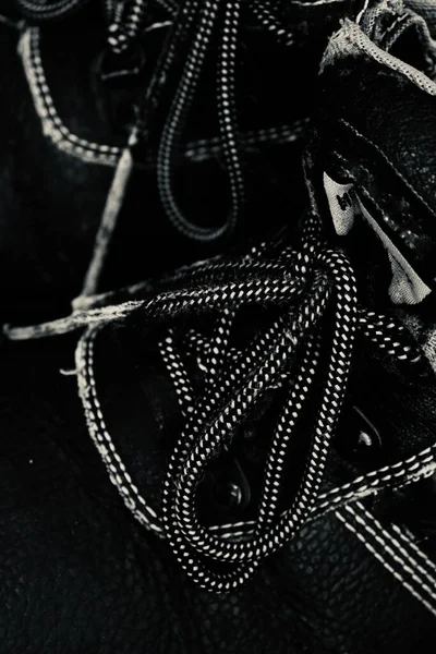 Zwart Wit Close Van Zwart Veiligheidsschoenen Leren Laarsschoenen — Stockfoto