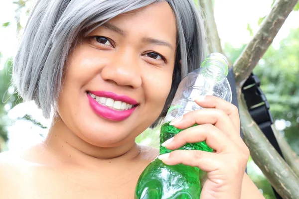 Portrait Asia Woman Drinking Green Soda Soft Drink — Stok Foto