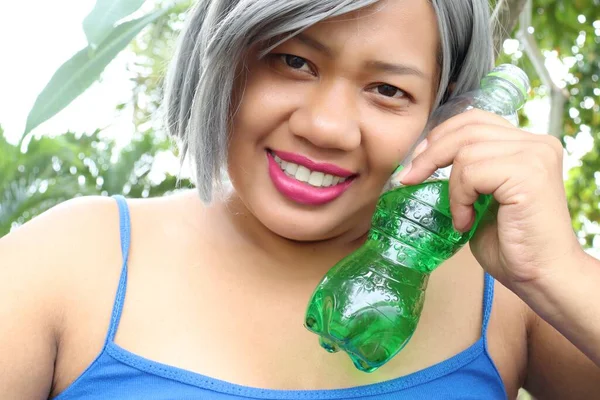 Portrait Asia Woman Drinking Green Soda Soft Drink — Stock fotografie