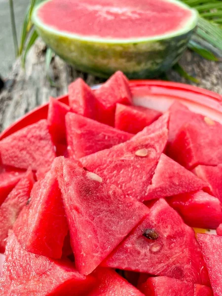 Rote Wassermelone Sommerfrucht Auf Braunem Holztisch Hintergrund — Stockfoto
