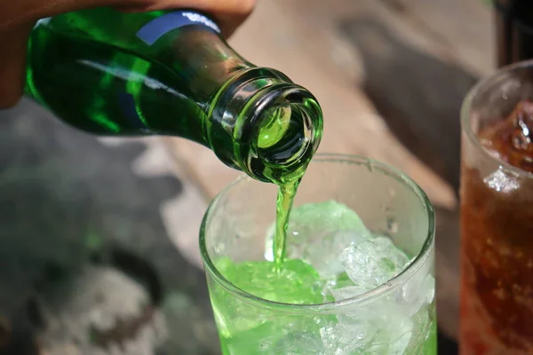 Close Pouring Soft Drink Ice Cubes —  Fotos de Stock