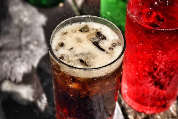 Soft Drink Cola Red Green Ice Cubes —  Fotos de Stock