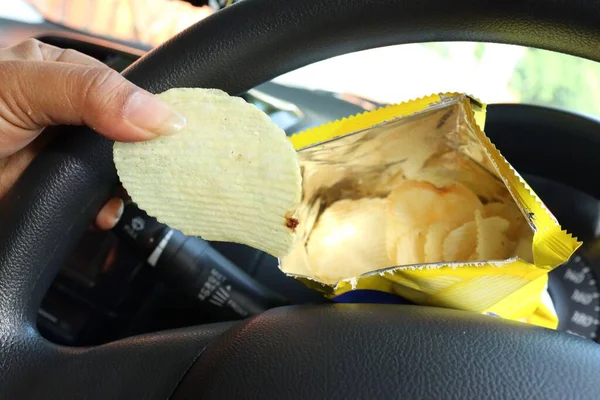 Woman Eating Potato Chips Bag Hand Car — Stock Photo, Image