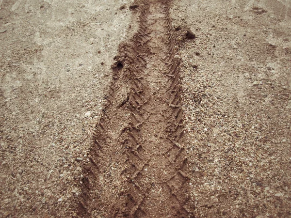 Ślady kół na glebie. — Zdjęcie stockowe