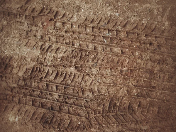 Topraktaki tekerlek izleri. — Stok fotoğraf