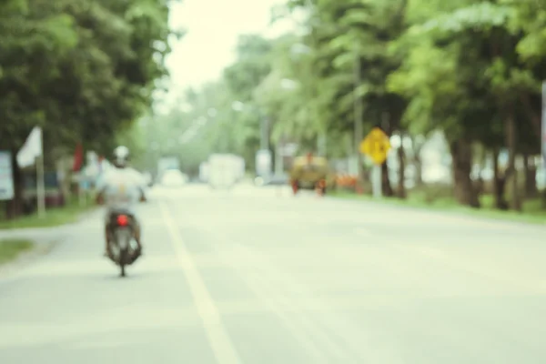 街中の車のせいで — ストック写真