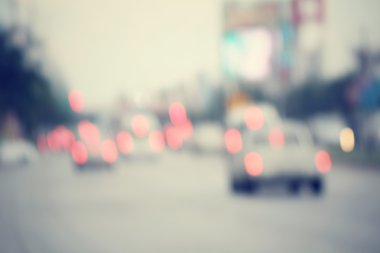 Şehirdeki araba bulanık.