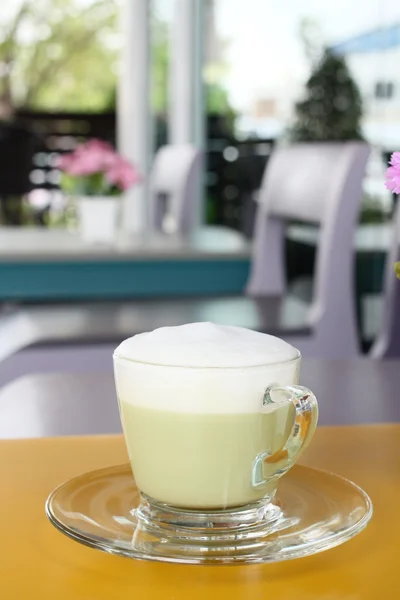 Groene thee en melk — Stockfoto
