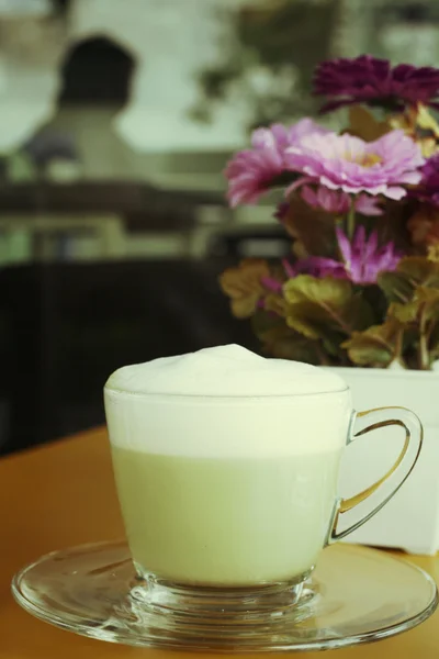 Green tea and milk — Stock Photo, Image