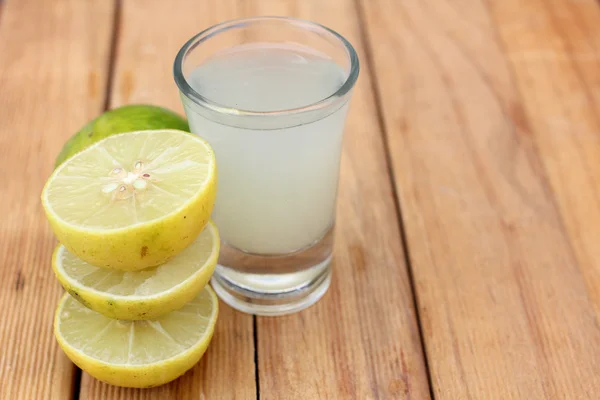 Bebida de limón —  Fotos de Stock