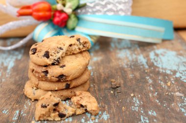 Çikolata parçacıklı kurabiye.